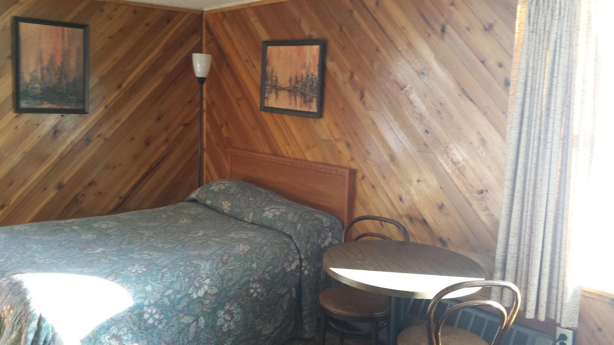 Cool City Motel Two Rivers Екстер'єр фото