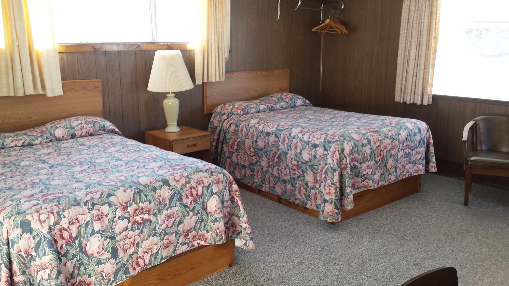 Cool City Motel Two Rivers Екстер'єр фото